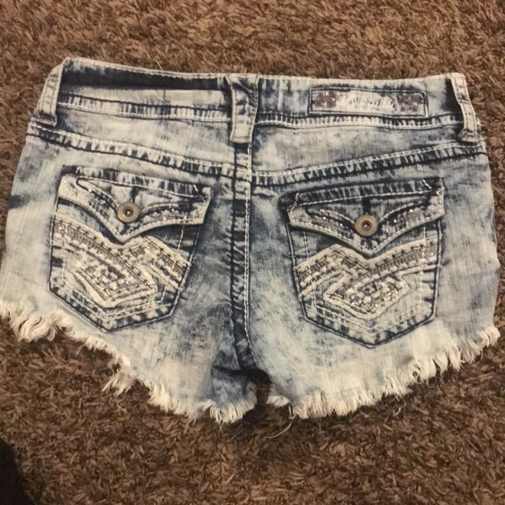 Shorts - Picture 2 of 6